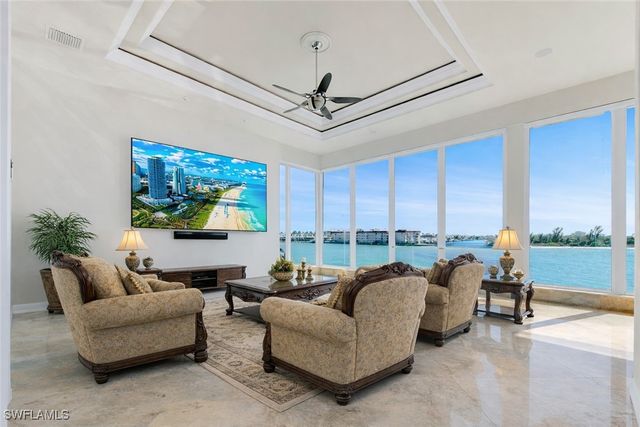 28 Pelican ST W, Naples, FL 34113