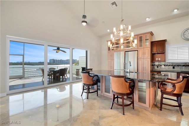 28 Pelican ST W, Naples, FL 34113