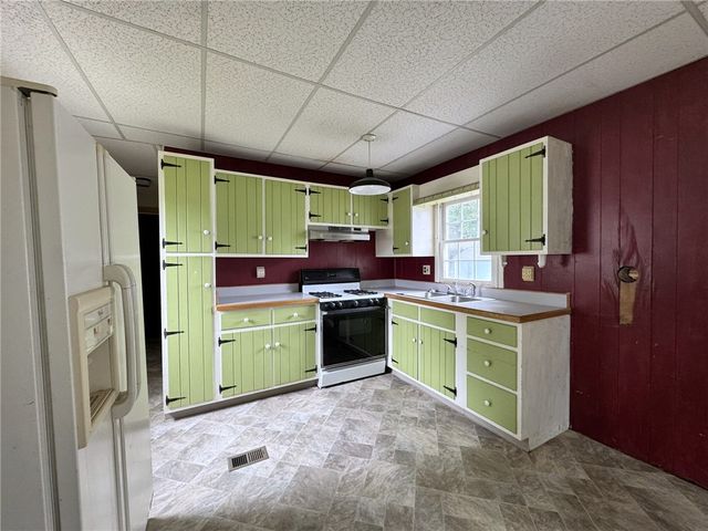 32 Torch Lane, Coventry, RI 02816