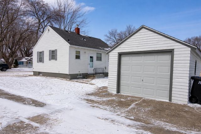 1630 14th Street S, Fargo, ND 58103