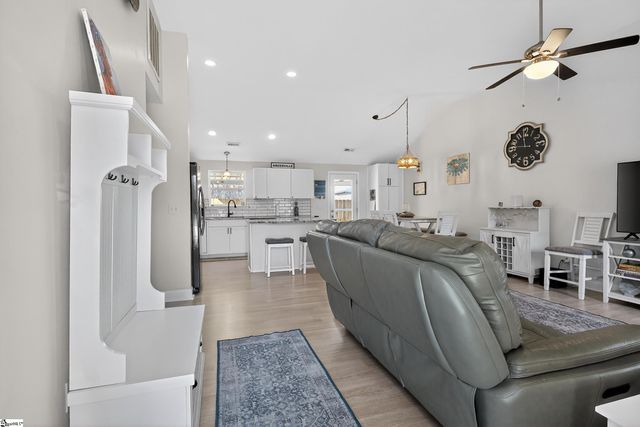 319 Sunnydale Drive, Taylors, SC 29687