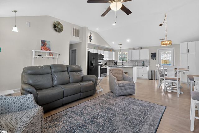 319 Sunnydale Drive, Taylors, SC 29687