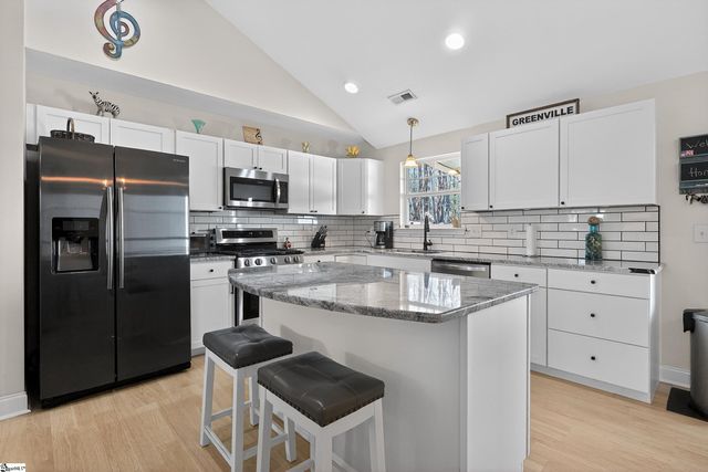 319 Sunnydale Drive, Taylors, SC 29687