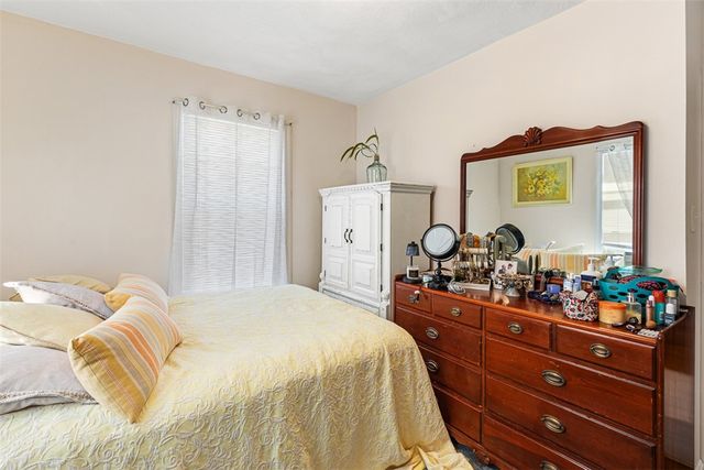 82 Chestnut Avenue, Cranston, RI 02910