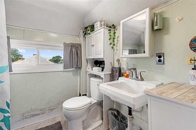 82 Chestnut Avenue, Cranston, RI 02910