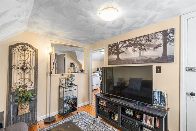 82 Chestnut Avenue, Cranston, RI 02910