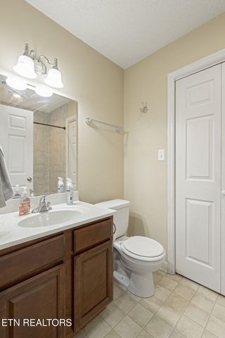 826 Gresham Rd, Knoxville, TN 37918