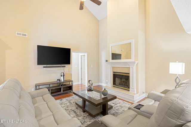 826 Gresham Rd, Knoxville, TN 37918