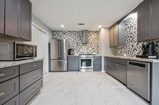 3607 Blue Wing Drive, Dickinson, TX 77539