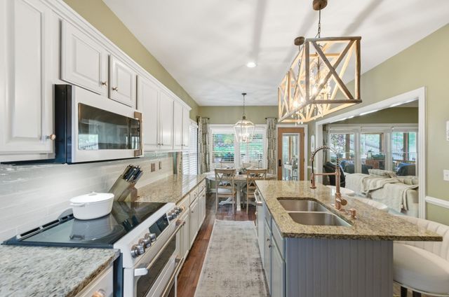 137 Sequoyah Ln, Nashville, TN 37221