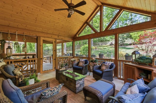 137 Sequoyah Ln, Nashville, TN 37221