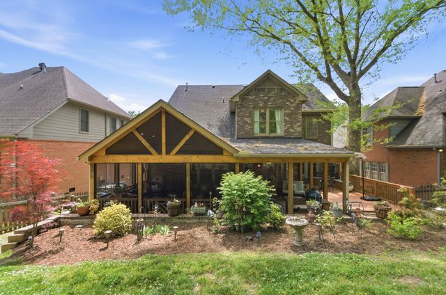137 Sequoyah Ln, Nashville, TN 37221