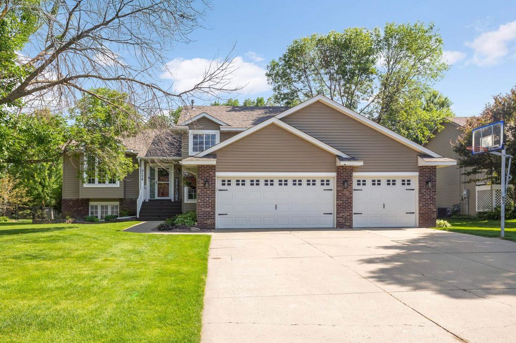 2174 Ponds Way, Shakopee, MN 55379