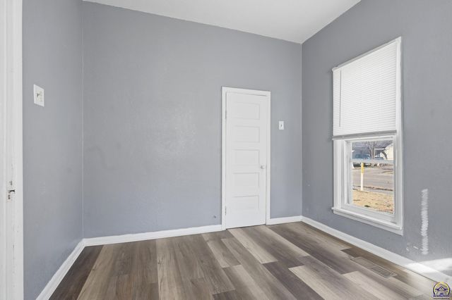 1811 SE 25th ST, Topeka, KS 66605