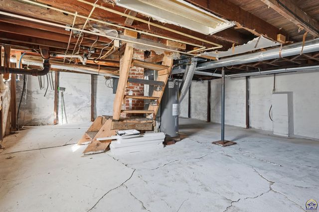 1811 SE 25th ST, Topeka, KS 66605