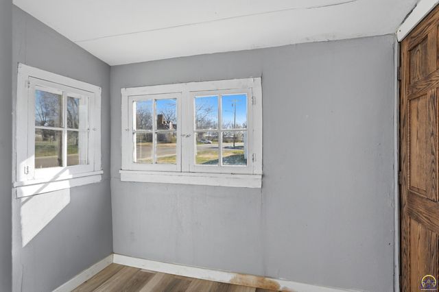 1811 SE 25th ST, Topeka, KS 66605