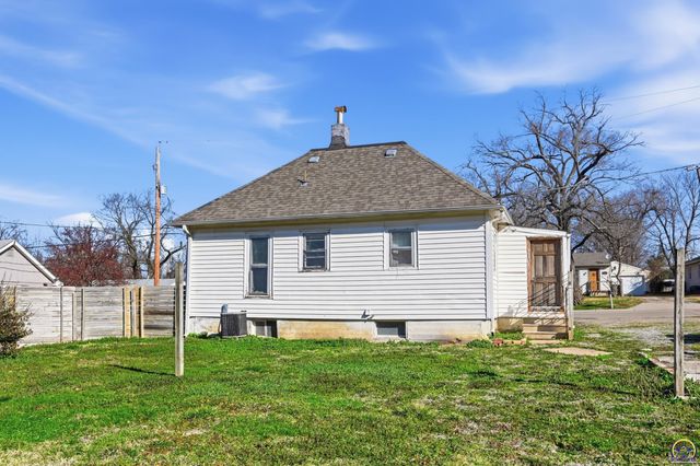 1811 SE 25th ST, Topeka, KS 66605