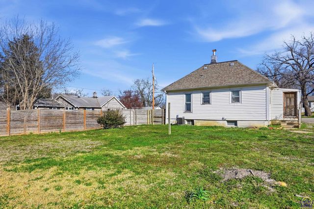 1811 SE 25th ST, Topeka, KS 66605