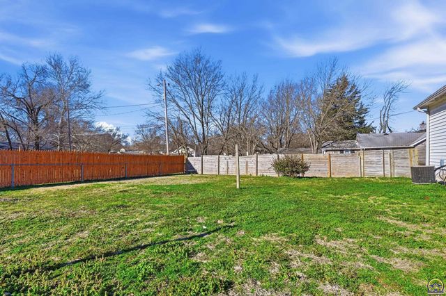 1811 SE 25th ST, Topeka, KS 66605