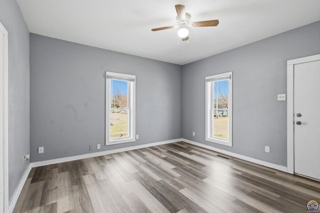 1811 SE 25th ST, Topeka, KS 66605