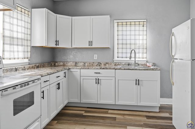 1811 SE 25th ST, Topeka, KS 66605