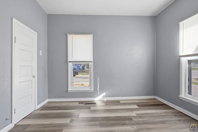 1811 SE 25th ST, Topeka, KS 66605