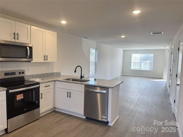 128 18th Place NW, Hickory, NC 28601