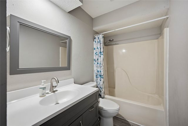 1280 Hardin Drive, Carlisle, IA 50047
