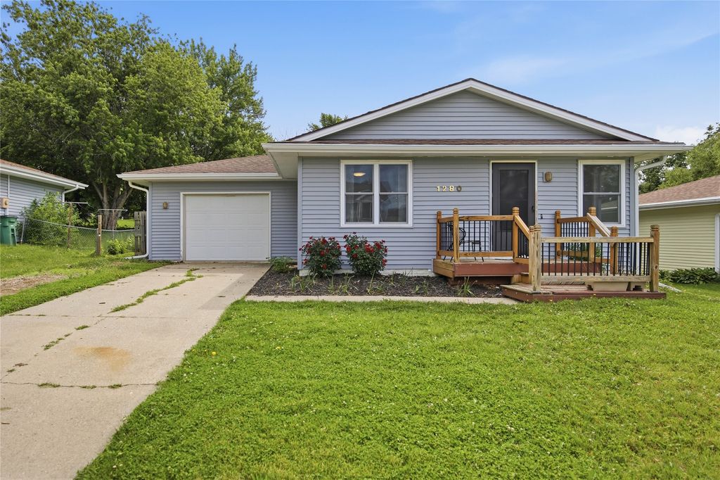 1280 Hardin Drive, Carlisle, IA 50047