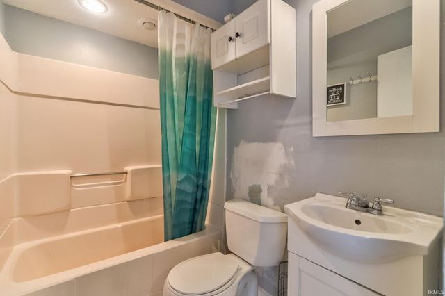 1535 Macarthur Drive, Evansville, IN 47714