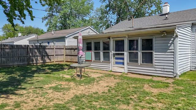 1535 Macarthur Drive, Evansville, IN 47714
