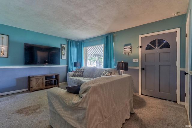 1535 Macarthur Drive, Evansville, IN 47714