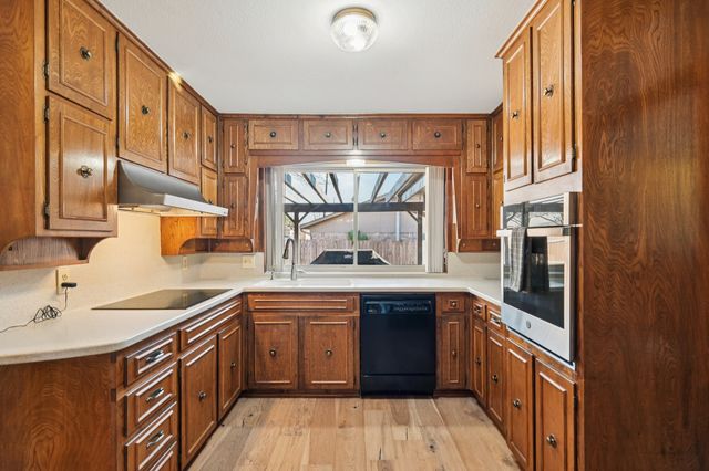 840 Ridge Drive, Bedford, TX 76021