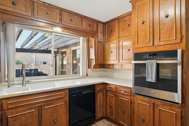 840 Ridge Drive, Bedford, TX 76021