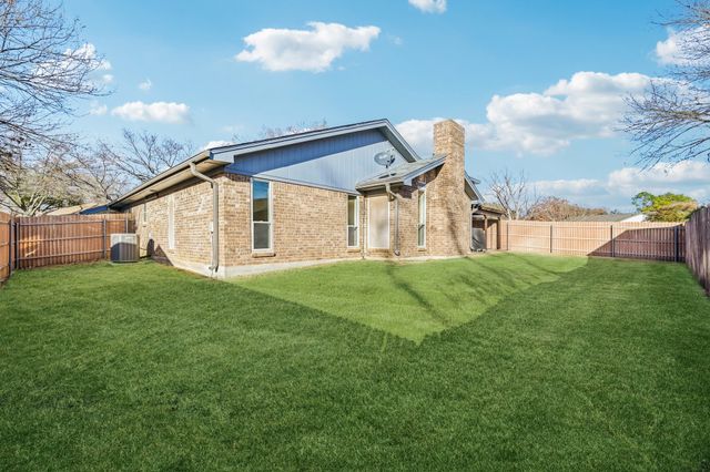 840 Ridge Drive, Bedford, TX 76021