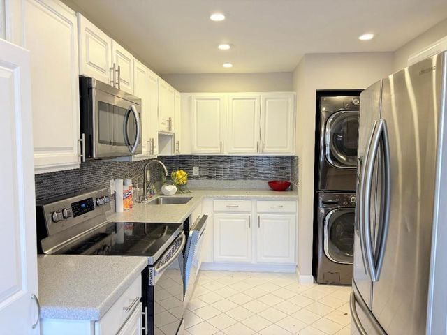 50 Stratford Lane E, Boynton Beach, FL 33436