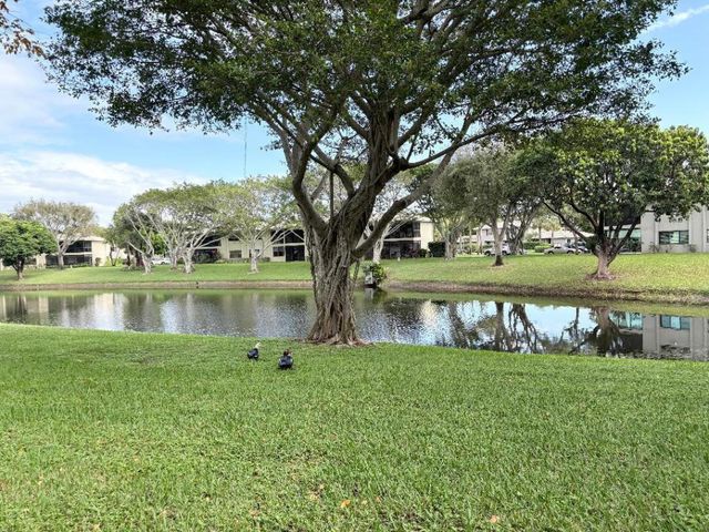 50 Stratford Lane E, Boynton Beach, FL 33436