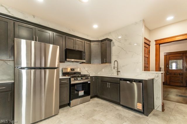 1697 W 69th Street, Cleveland, OH 44102