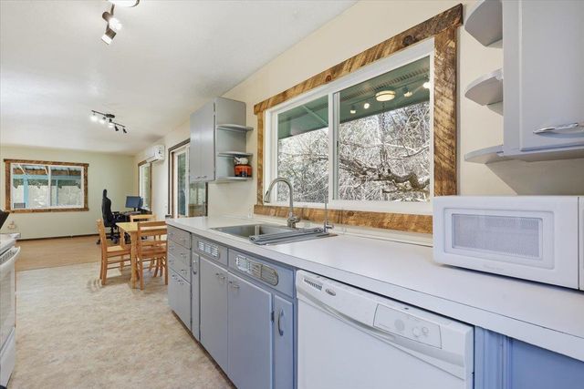 2541 Nicholson Rd, Elk, WA 99009