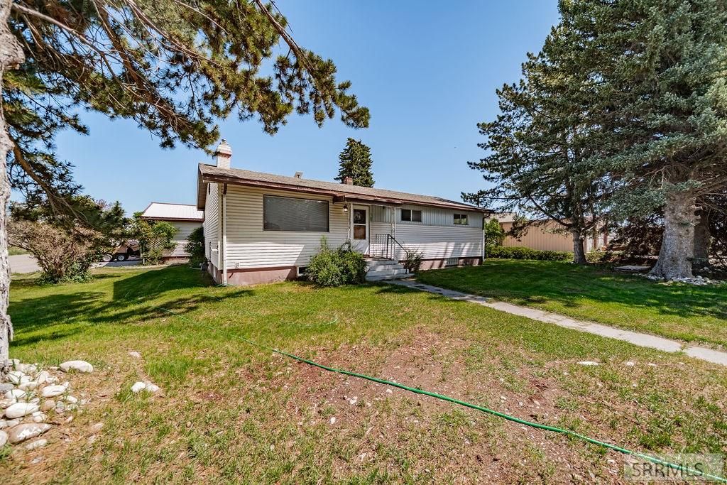 Image 2 of property listing at 3417 E 107 N, Idaho Falls, ID 83401