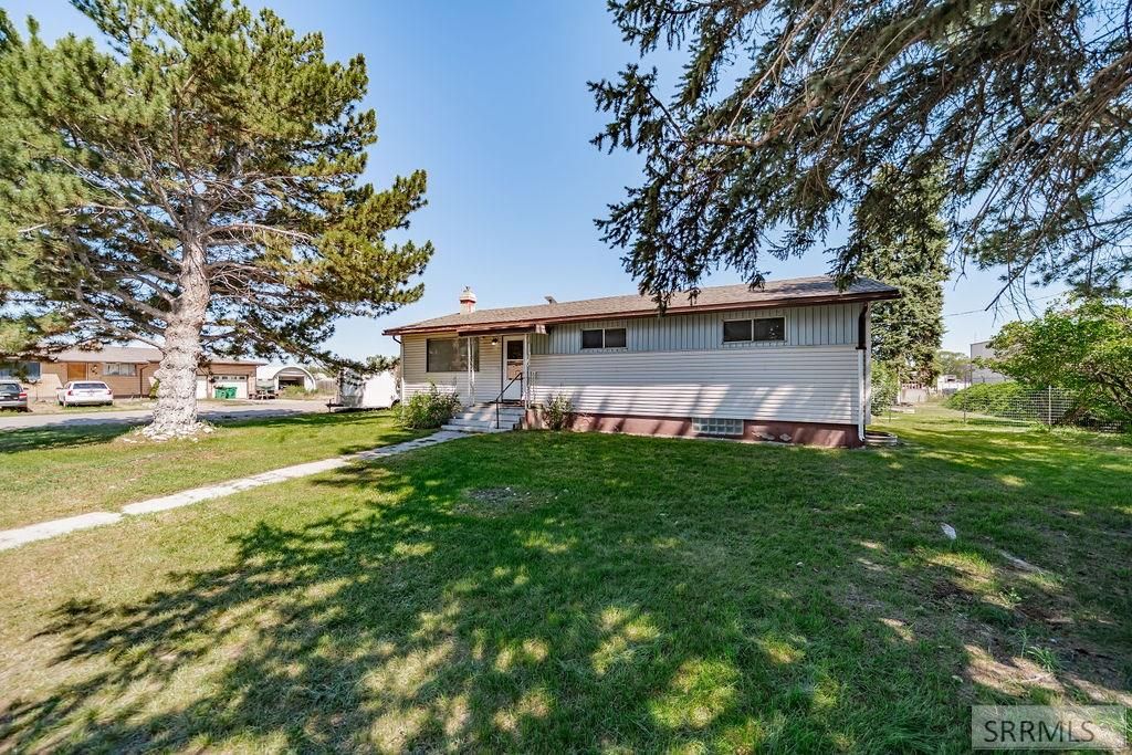 Image 3 of property listing at 3417 E 107 N, Idaho Falls, ID 83401