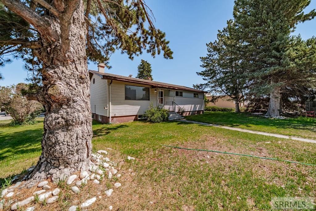 Image 4 of property listing at 3417 E 107 N, Idaho Falls, ID 83401