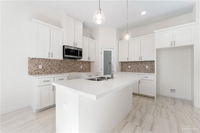 6004 N Gira Del Sol Street, Edinburg, TX 78542