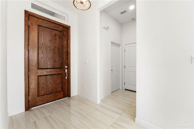 6004 N Gira Del Sol Street, Edinburg, TX 78542