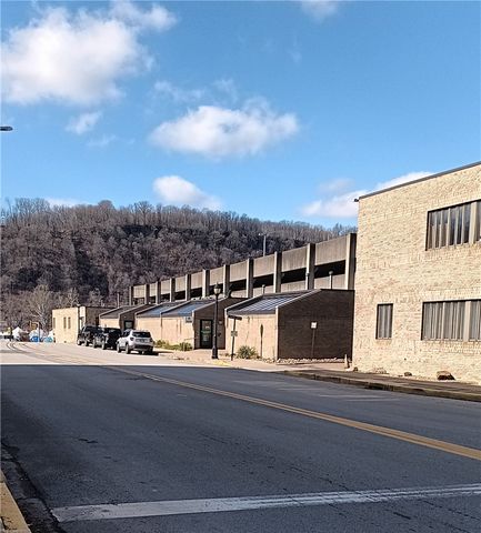 701 Fourth Avenue, New Kensington, PA 15068