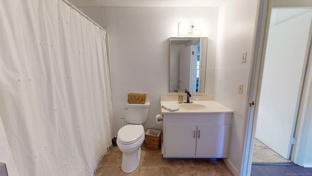 4 Lakeside Drive L, Ledyard, CT 06339