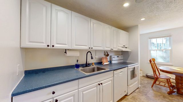 4 Lakeside Drive L, Ledyard, CT 06339