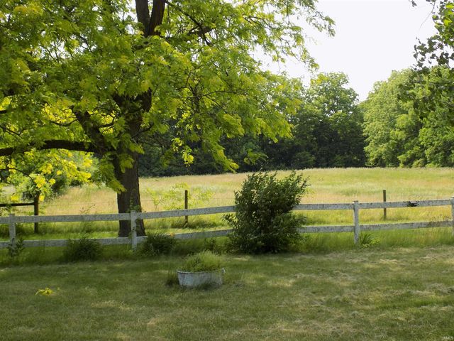 58613 County Road 105, Elkhart, IN 46517