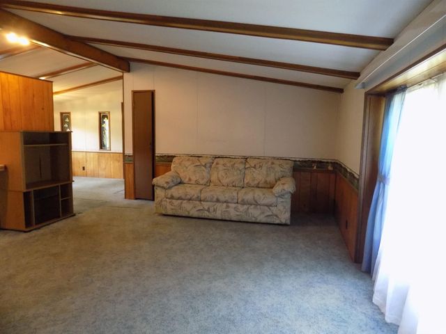 58613 County Road 105, Elkhart, IN 46517