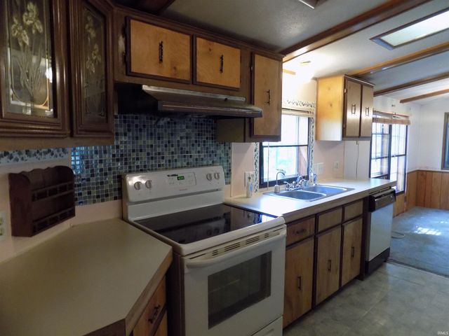 58613 County Road 105, Elkhart, IN 46517